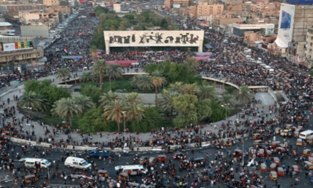 متظاهرون يطالبون بالكشف عن مستهدفي الناشطين المدنيين في ساحة التحرير