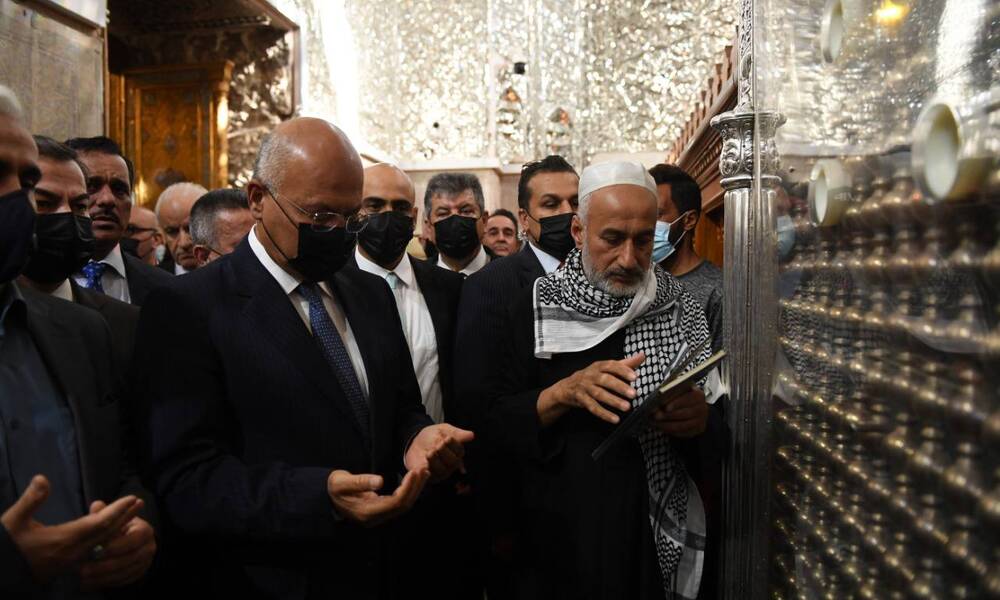 بالصور.. رئيس الجمهورية يزور ضريح الإمامين موسى بن جعفر ومحمد الجواد (عليهما السلام) وزيارة مرقد الإمام أبي حنيفة النعمان في مدينة الاعظمية