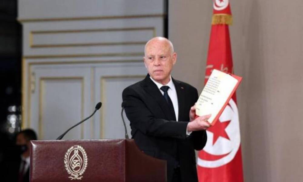 الرئيس التونسي ..ينهي مهام مسؤولين في مناصب عليا بالحكومة