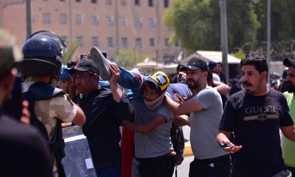 وزير الصدر ..”نحمل الكتل السياسية أي اعتداء على المتظاهرين السلميين“
