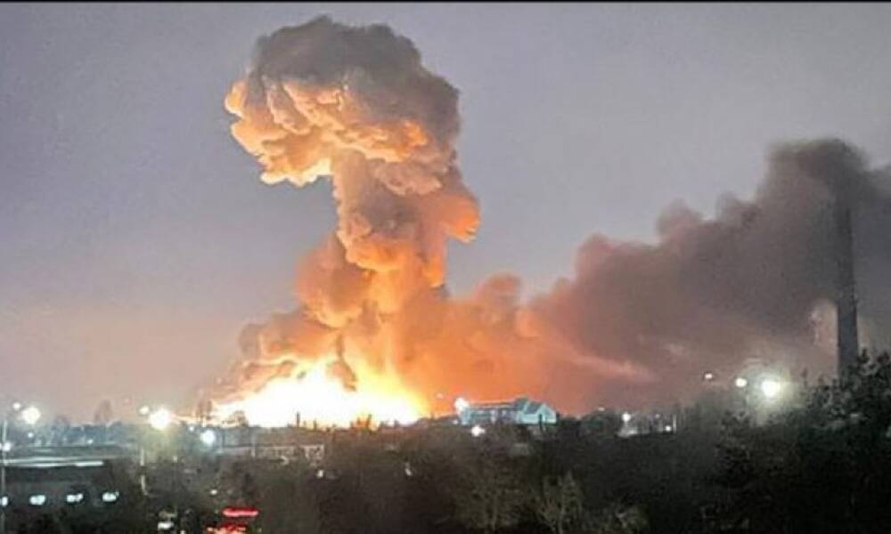 انفجارات قرب القاعدة الأمريكية في حقل العمر النفطي بسوريا