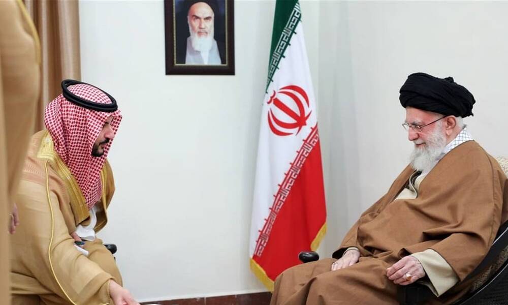 خامنئي بعد استلامه رسالة من الملك "سلمان".. العلاقة مع السعودية تكاملية ومفيدة للطرفين