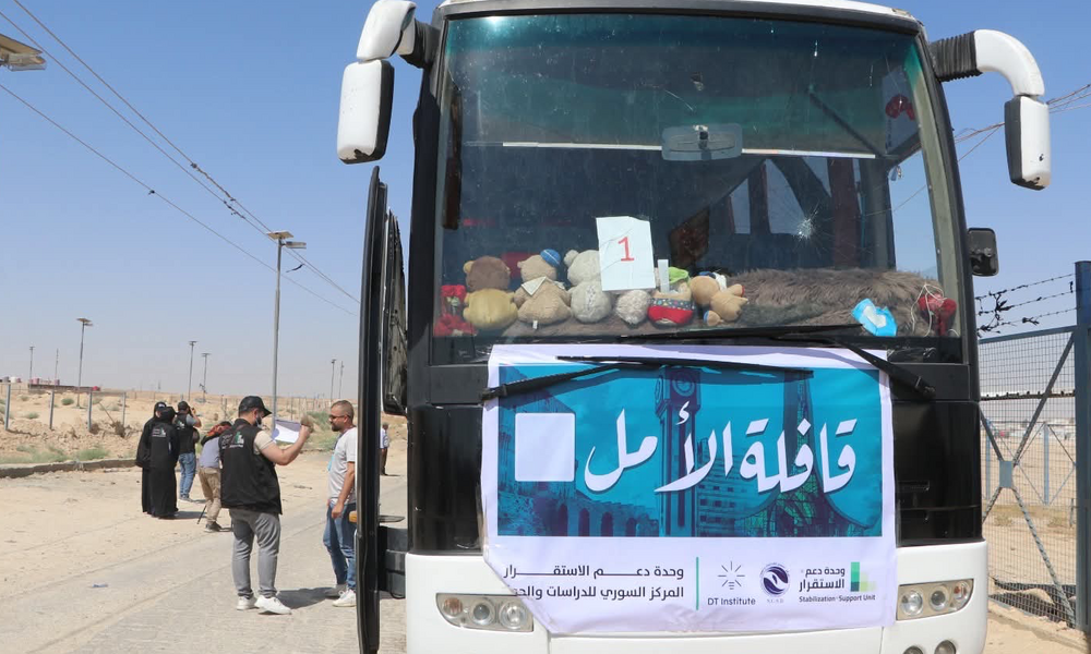 قافلة الأمل تتحرك من "الهول".. 178 نازحاً يعودون طوعاً إلى حلب