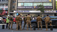 مواطن لبناني يحتجز موظفي مصرف كرهائن لتسليمه امواله