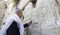 نتنياهو يصلي بالقدس من أجل سلامة ترامب