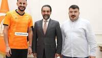 أيمن حسين يوقع رسمياً مع الگرمة قادماً من الدوري القطري