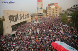 متظاهرو ساحة التحرير يتبرعون باكثر من 500 قنينة دم لجرحى القوات الامنية والحشد الشعبي