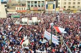 المئات من حملة الشهادات العليا يتظاهرون وسط بغداد للمطالبة بتعيينهم