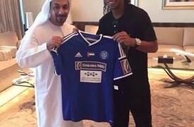 رونالدينيو يوقع على كشوفات نادي النصر الاماراتي