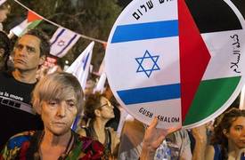 آلاف الإسرائيليين يتظاهرون طلبا لمحادثات سلام مع الفلسطينيين