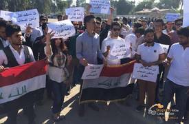 بالصور.. طلبة جامعة بغداد يطلقون "ثورة القميصان البيضاء" للمطالبة بإقالة الشهرستاني