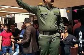 بالصورة.. طالب جامعي يقلد شخصية صدام حسين بالحفلة التنكرية لكلية الإسراء الجامعة