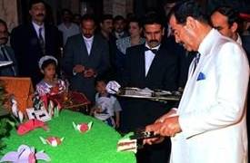 رسالة من الحجية حسنة الى صدام بعيد ميلاده؟