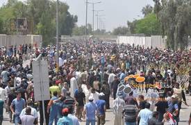 بالصور.. دخول اعداد كبيرة من المتظاهرين لمساندة المعتصمين في الخضراء
