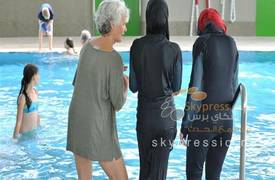 فرنسا تحظر ارتداء ملابس السباحة الاسلامية في 3 مناطق