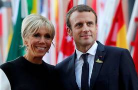 بالصور.. زوجة الرئيس الفرنسي ترتدي الحجاب !