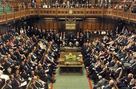 لدعم حربها في اليمن ... موقع يتهم السعودية برشواة نواب البرلمان البريطاني