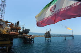 الحرس الثوري الإيراني يجري مناورات في الخليج ويهدد بضرب الملاحة الدولية.. لهذا السبب!