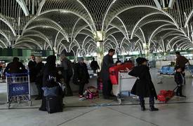 بالفيديو والوثيقة .. مطار بغداد يشهد "مظاهرات" عاملي "تكسي بغداد" وتوقعات بـ إغلاقه !!