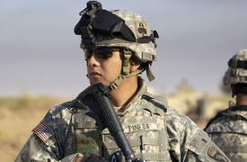 بالصور .. امريكا تعزز قواتها في العراق .. دخول قوات "المارينز" وأليات عسكرية لــ معسكر "بيجي"