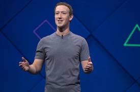 فيس بوك تعرض بيانات مليون ونصف مشترك للخطر