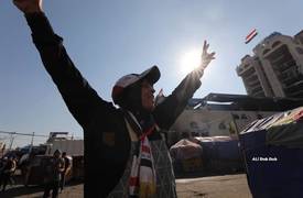شاهد بالصـــور .. مجموعة من المتظاهرين ينظمون فعالية وسط ساحة التظاهر في بغـــداد