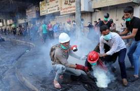 بالفيديو .. مكافحة الشغب تطارد المتظاهرين في السنك وتطلق عليهم قنابل الغاز المسيل للدموع