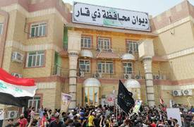 بالفيديو .. المتظاهرون في ذي قار يحاصرون مبنى ديوان المحافظة