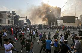 عودة الصدامات القوية بين المتظاهرين وقوات الأمن وسط العاصمة بغداد
