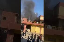 بالفيديو .. متظاهرون في السليمانية يدخلون المقار الحزبية ويضرمون النيران فيها