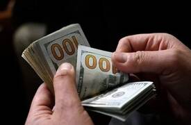 9 عوامل تقف وراء تراجع الدولار في العراق.. ما علاقة سوريا؟