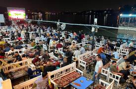 المقاهي تبتلع الرجال وتسرق البيوت