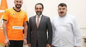 أيمن حسين يوقع رسمياً مع الگرمة قادماً من الدوري القطري