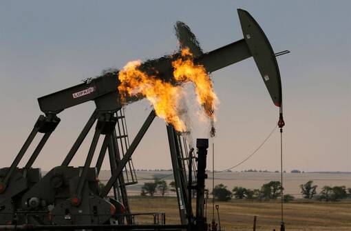 تراجع بــ أسعار النفط العالمية  مع الترقب لتداعيات غزة