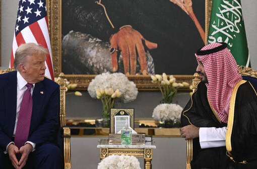 ترامب يبدأ جولته من السعودية.. لإبعاد "شبح" ثلاثي الأبعاد عن المنطقة