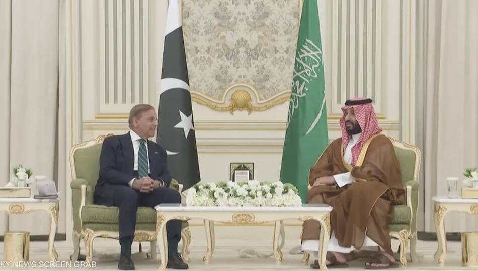 وزير الدفاع  الباكستاني يُعلِنها: ‏برنامجنا النووي سيكون "متاحا للسعودية‬⁩" إذا لزم الأمر!