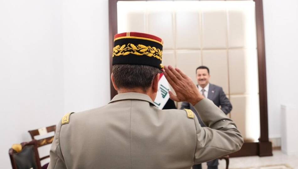 قائد الناتو يؤدي التحية العسكرية للسوداني